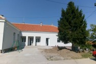 Obnovljena škola u selu Kočetin kod Žabara