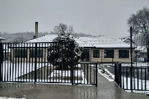 Obnovljene škole u naseljima Veliko Laole i Burovac  